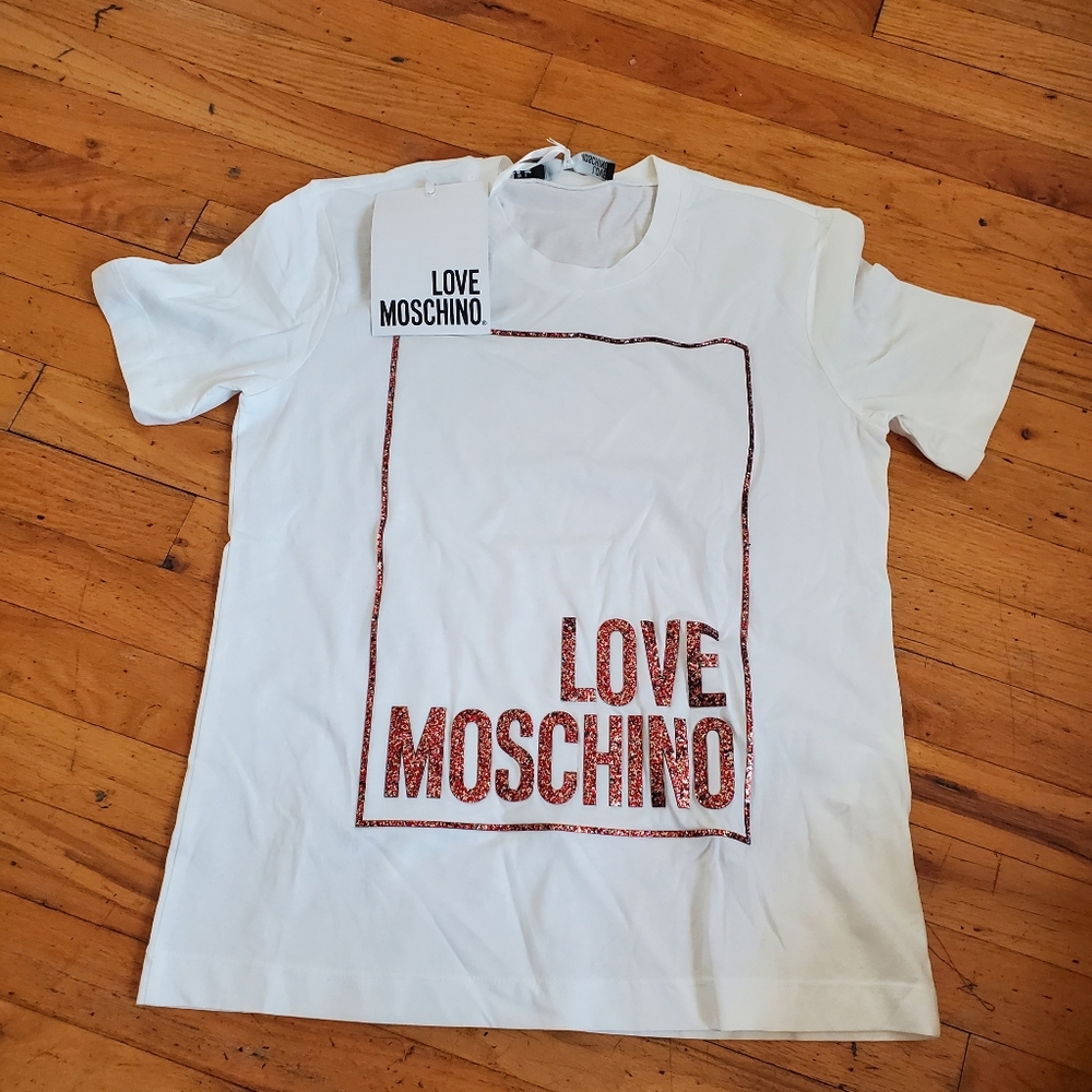 Love moschino  tops  size 4 color white...